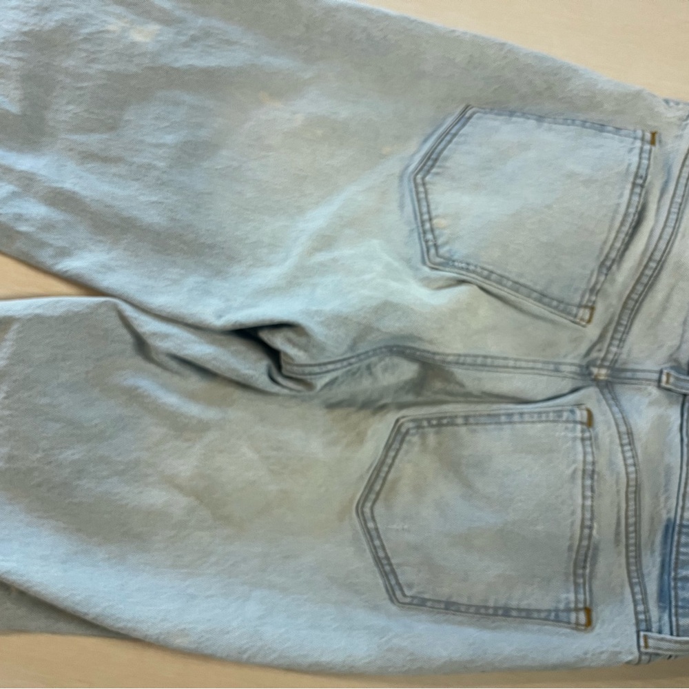 Abercrombie & Fitch “the 90’s Baggy” Light washed Distressed Jeans - Picture 6 of 7